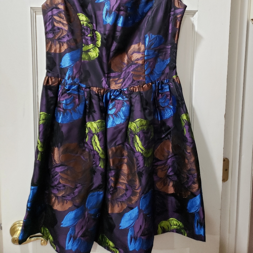 Dress - Picture 4 of 4